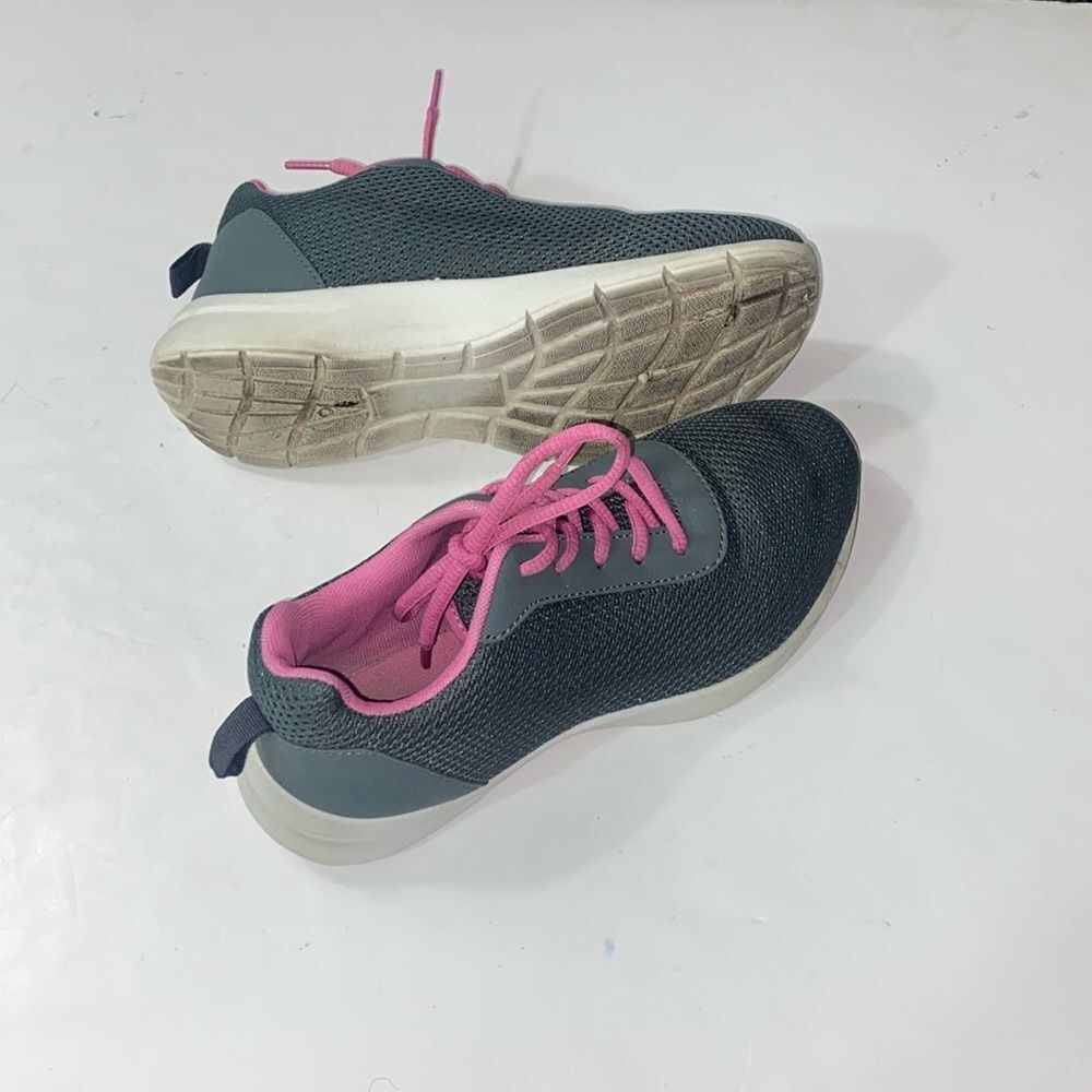 Proplayer Sports Women’s Shoes Size 7